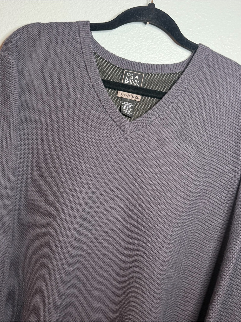 Jos. A. Bank Men's V-Neck Sweater in Dusty Gray/Purple